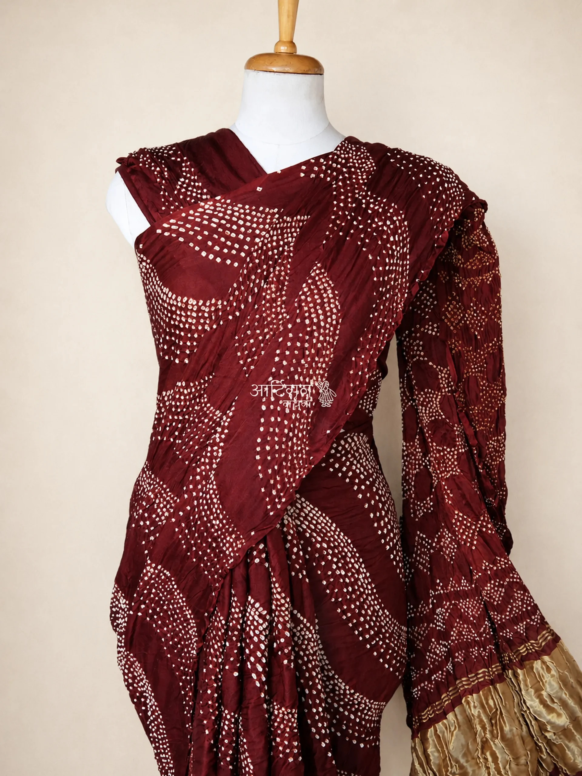 Pure Gaji Silk Saree Featuring Traditional Bandhani Art