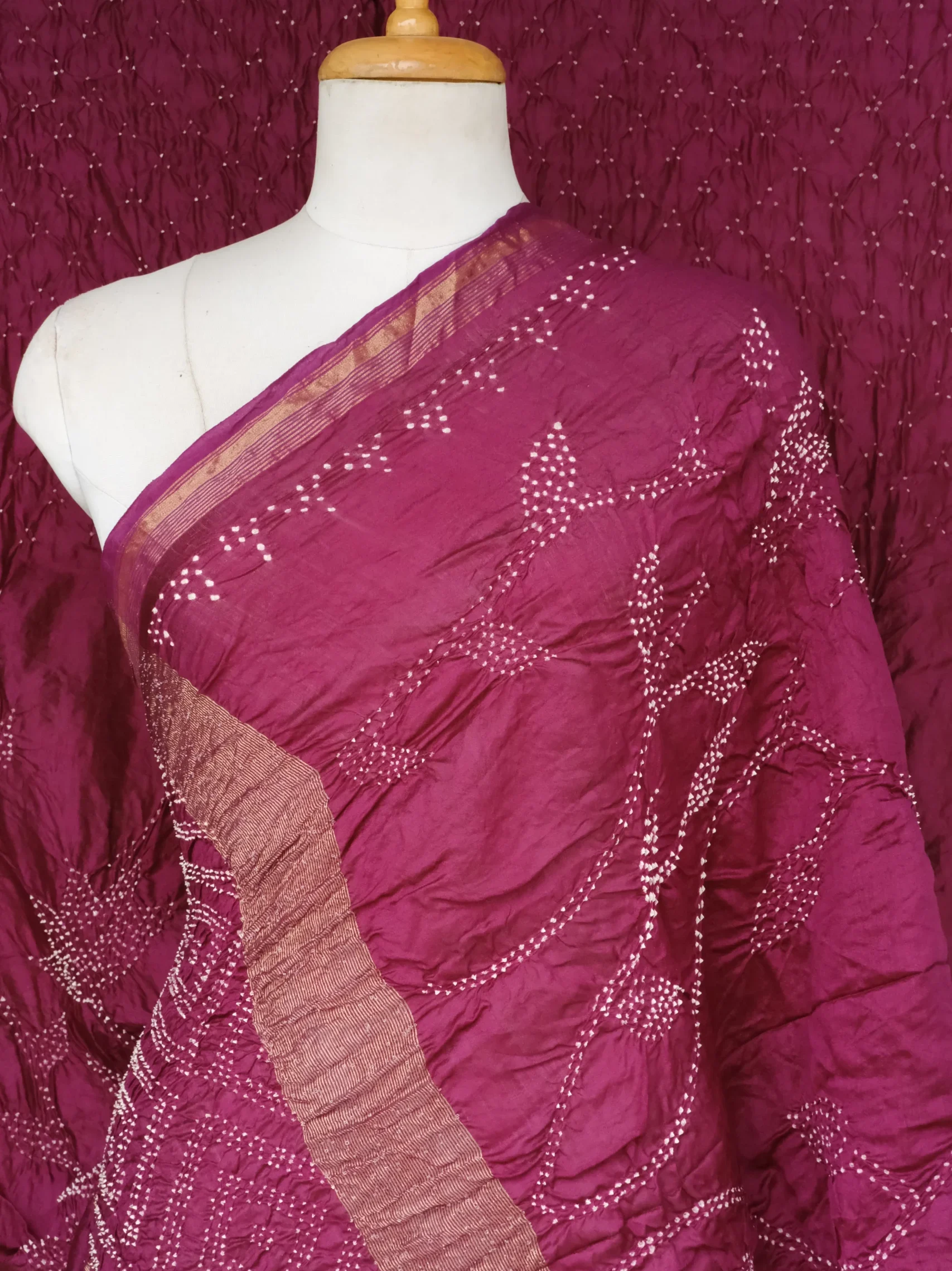 The Sovereign Collection: Handcrafted Chanderi Silk Saree in Rich White Bandhej