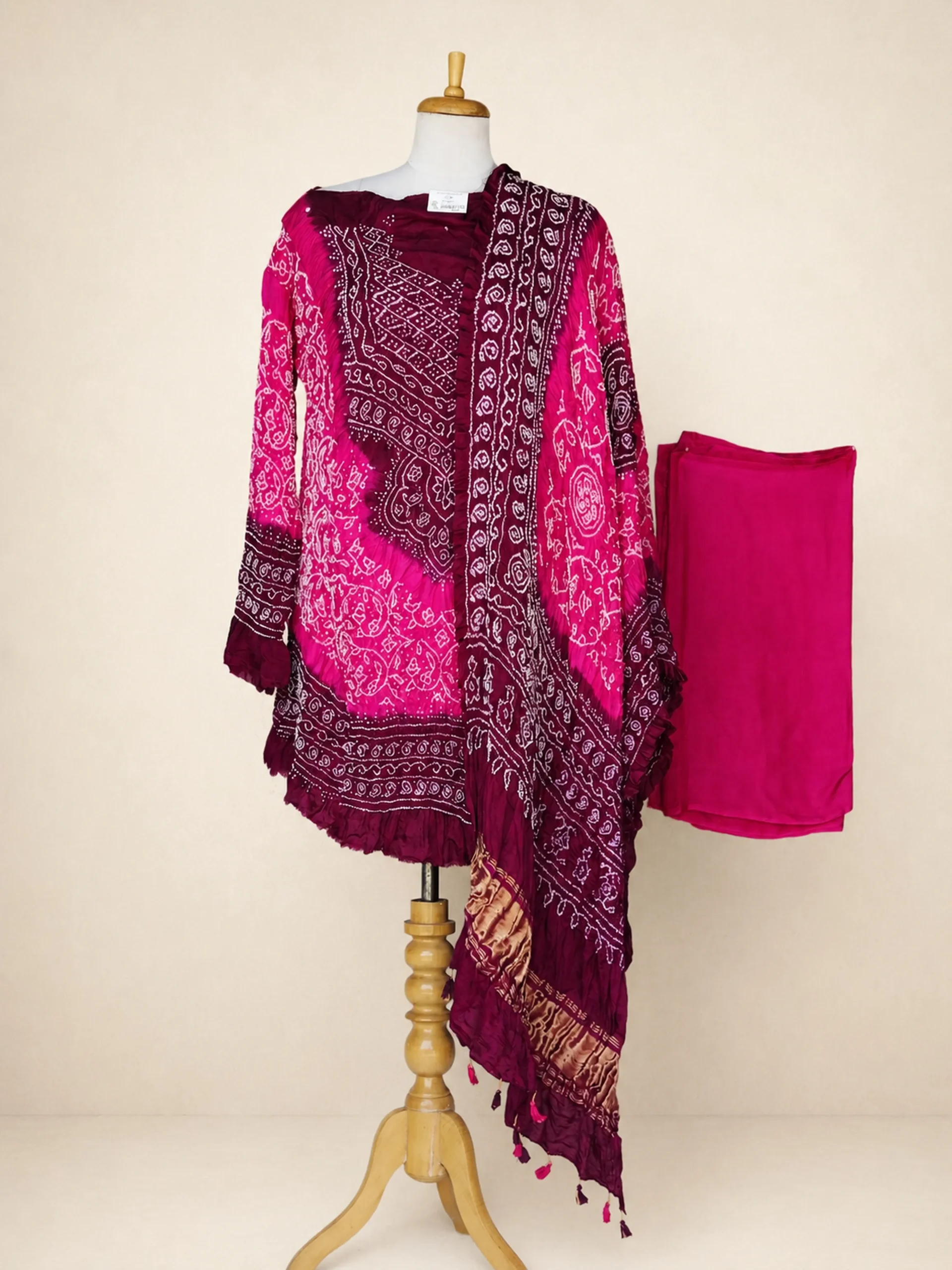 Gulnaar Noor – Traditional Kutchi Bandhani Gaji Silk Aabha