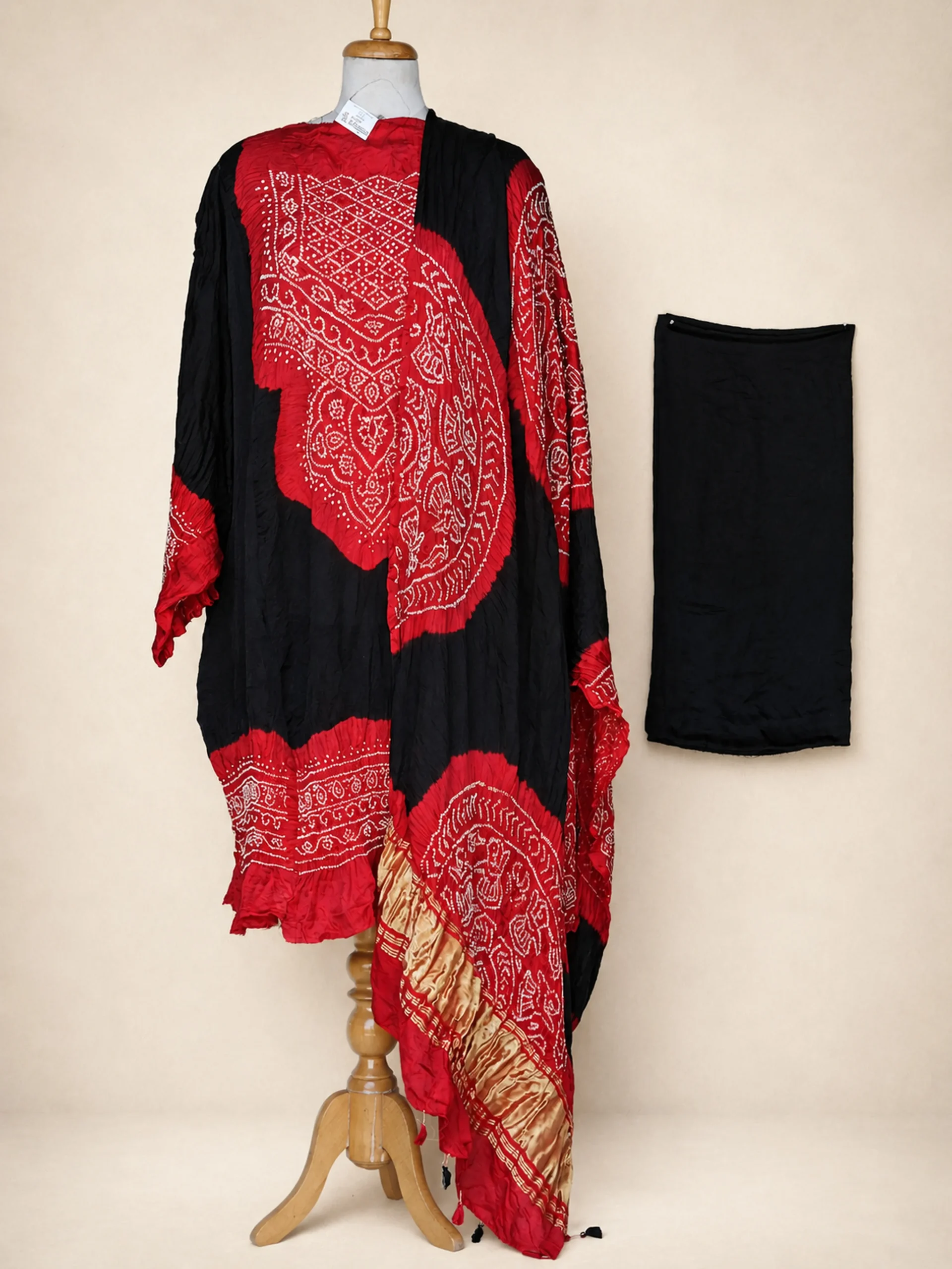 Bhuj Heritage – Handcrafted Kutchi Bandhani Gaji Silk Aabha