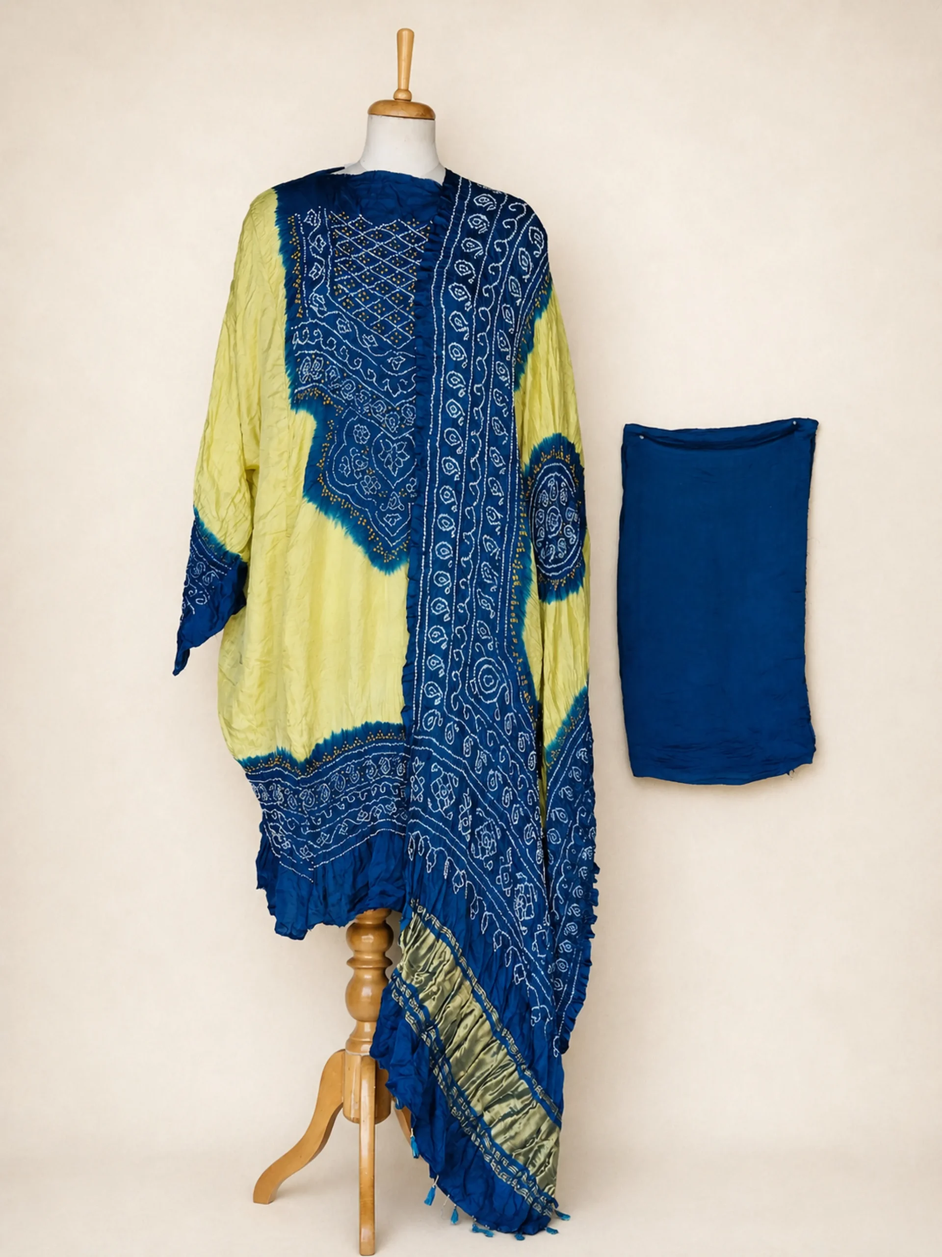 Neel Kesar – Traditional Kutchi Bandhani Gaji Silk Aabha